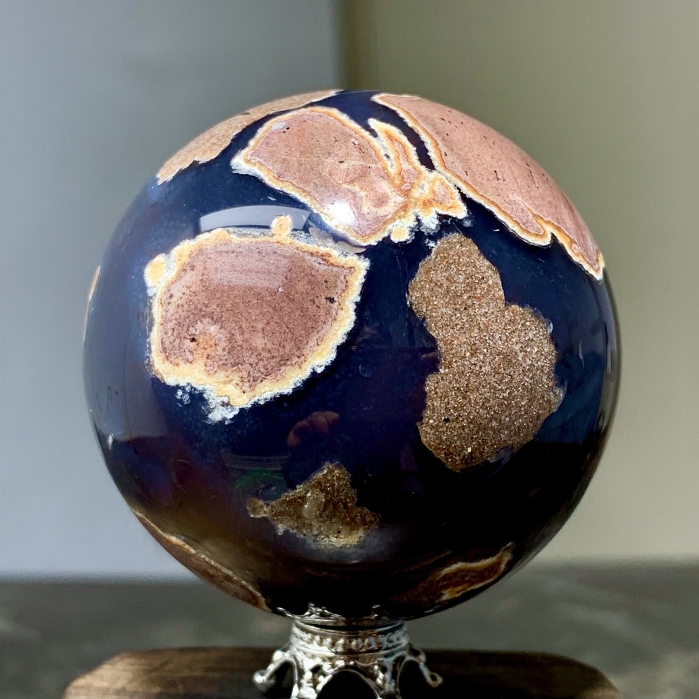 190G Natural blue chalcedony Agate quartz Sphere glow under UV light