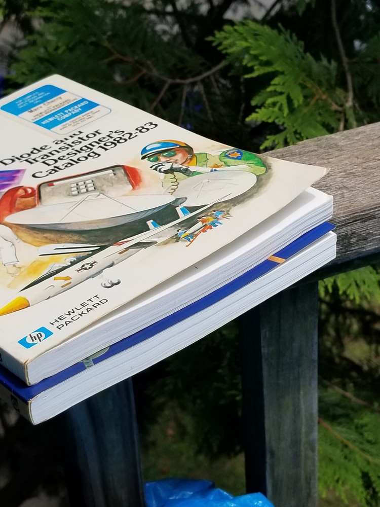 2 VINTAGE ELECTRONICS BOOKS HEWLITT PACKARD DIODE TRANSISTOR CATALOG 1982 , '84