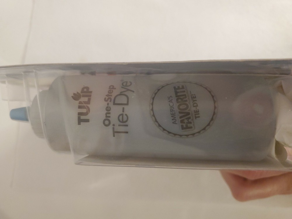 Tulip One Step Classic Tie-Dye Kit Dyes Up To 9 Projects includes project.