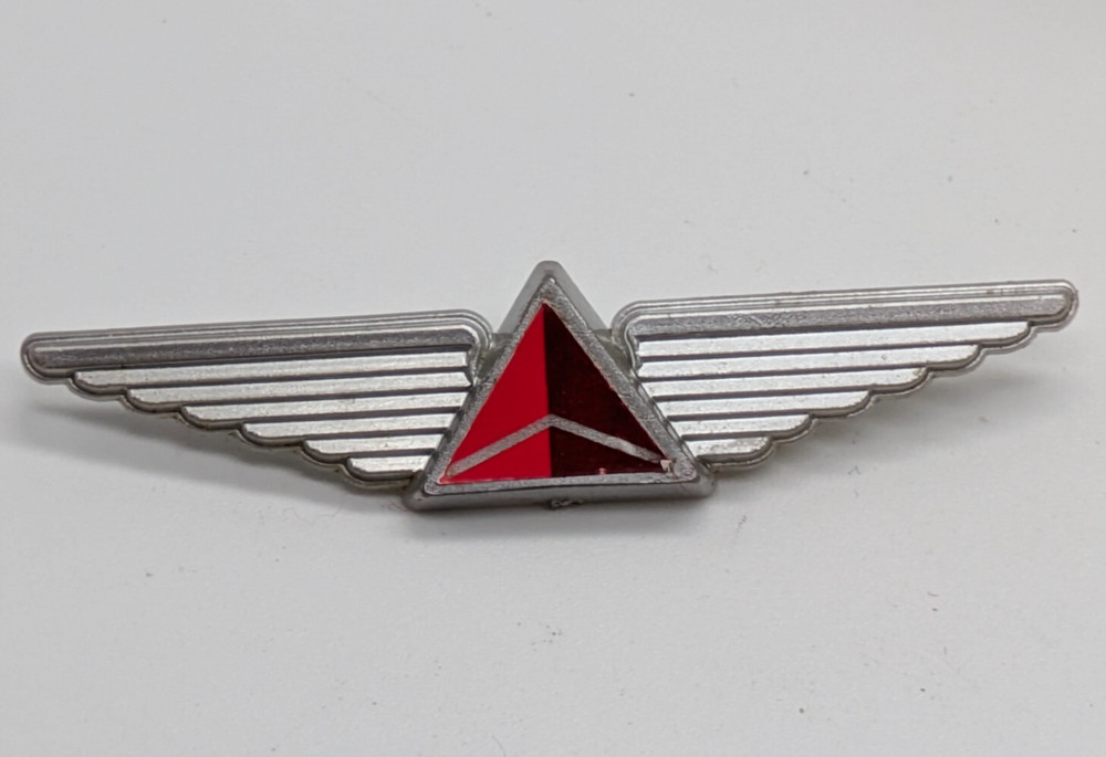 DELTA AIRLINES Wings Plastic Pinback