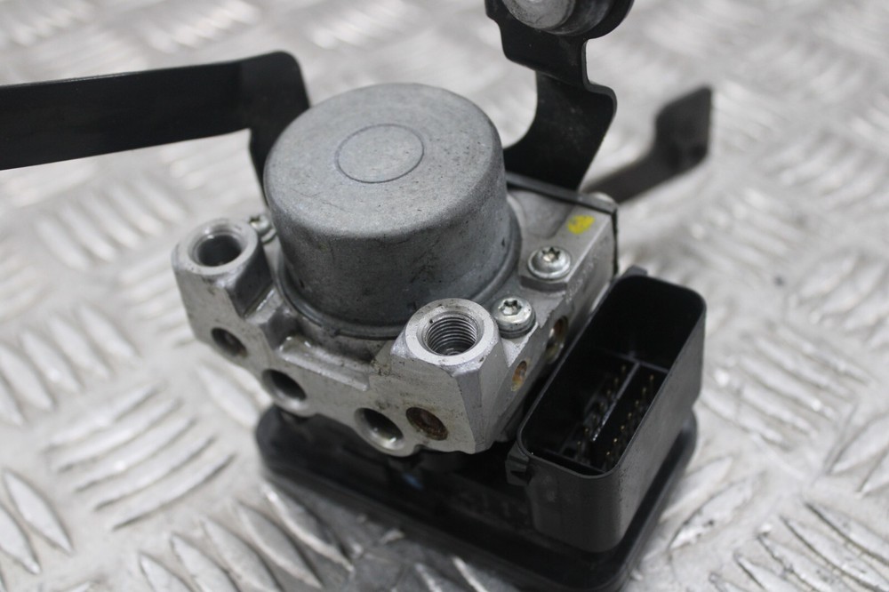 Triumph Tiger 800 XRX 2017 ABS pump 2015 - 2017