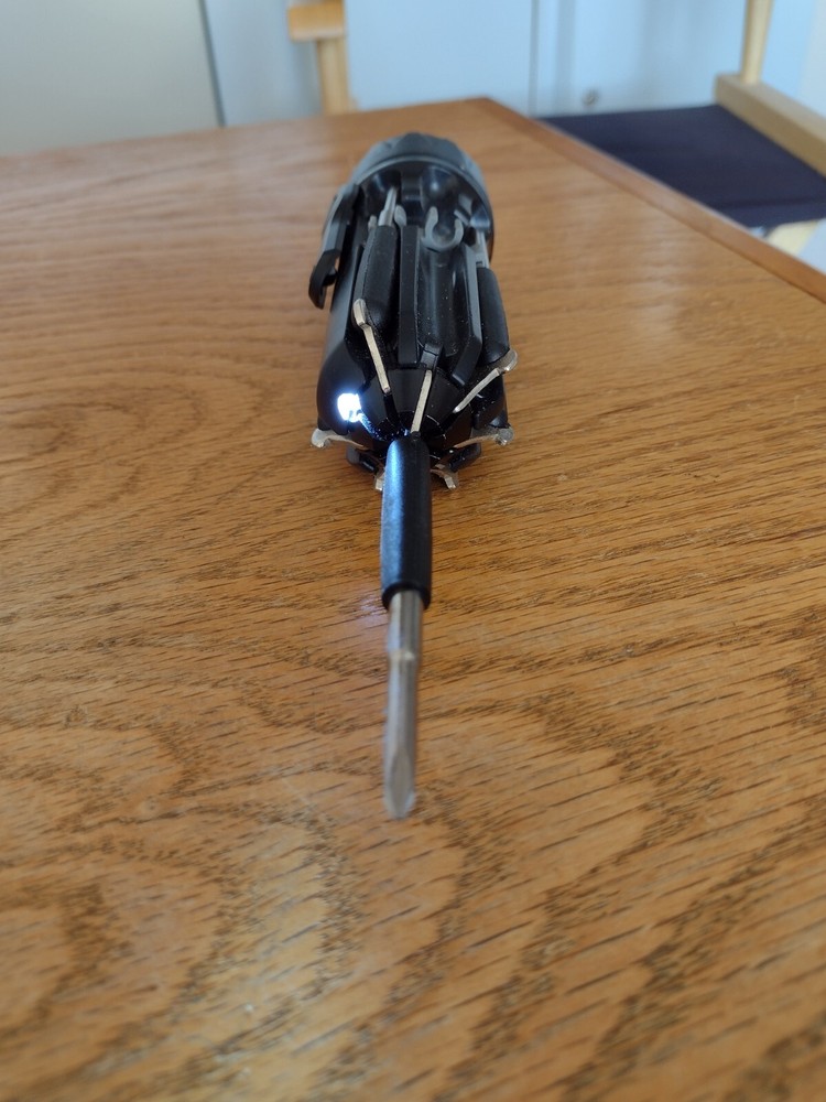 Leed's Led Light Multitool Seven Screw Drivers Two Lights Tested