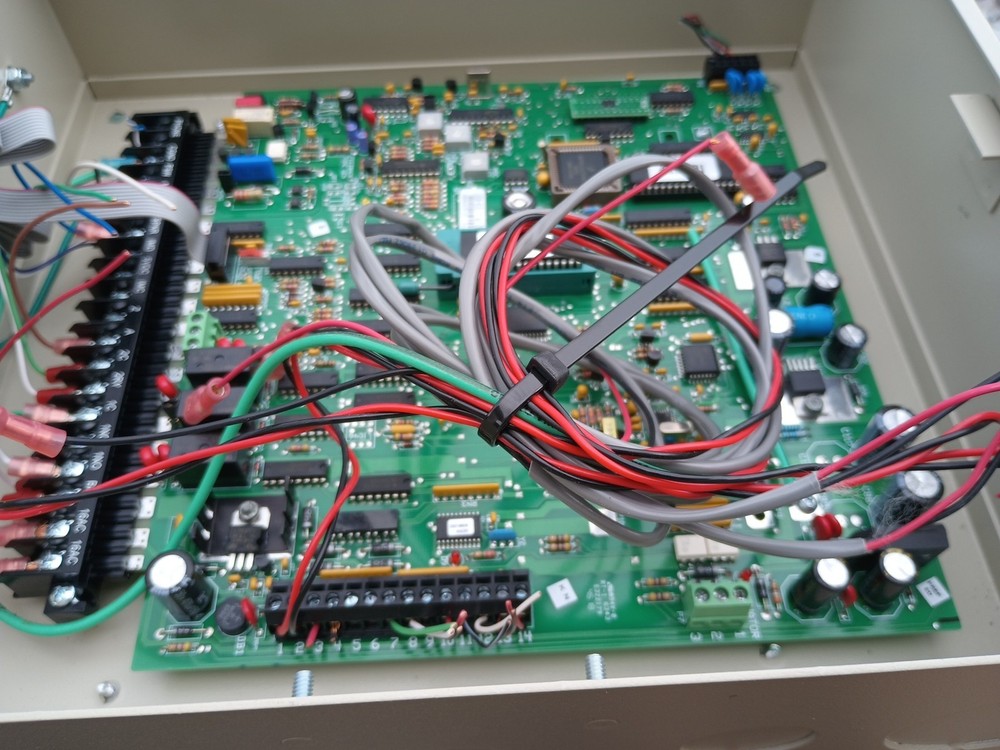 DoorKing 1838-081 Access Controller In Cabinet