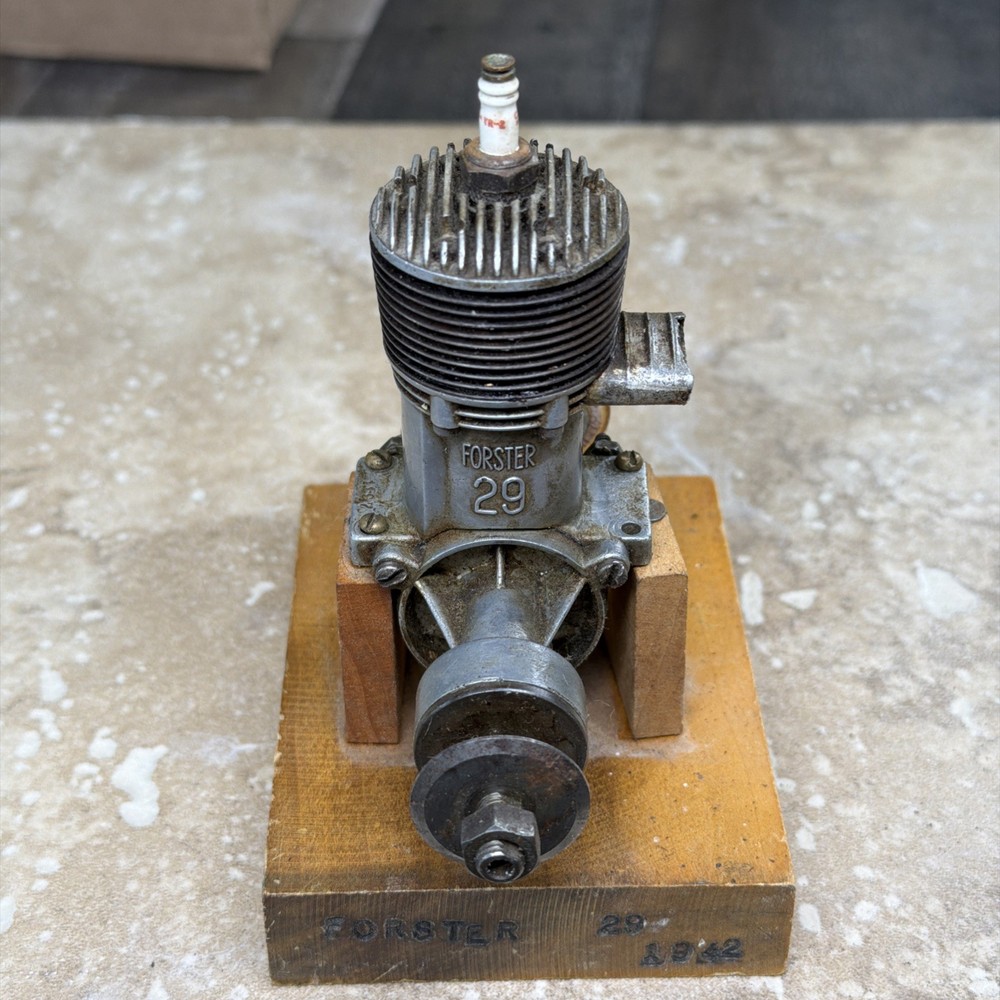 1942 FORESTER 19 (2 STROKE) GLOW MODEL AIRPLANE ENGINE