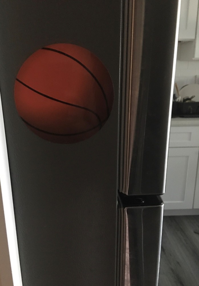 Basketball magnet