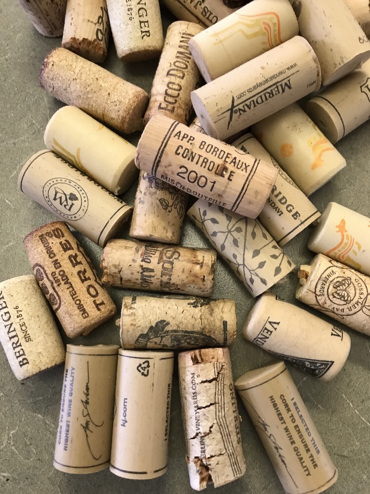 40 WINE CORKS CRAFT PROJECT