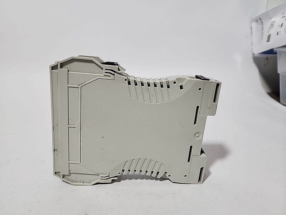 Allen Bradley 1783-US05T Ser A Stratix 2000 Ethernet Switch