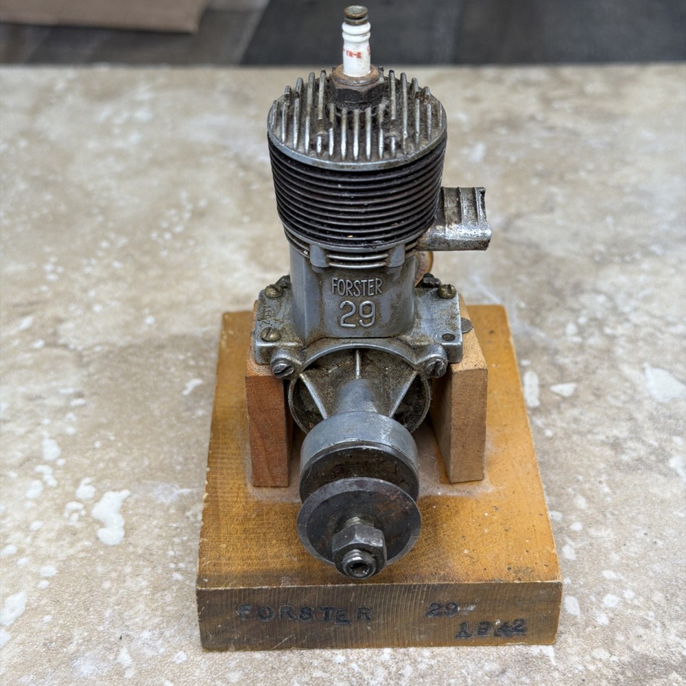 1942 FORESTER 19 (2 STROKE) GLOW MODEL AIRPLANE ENGINE