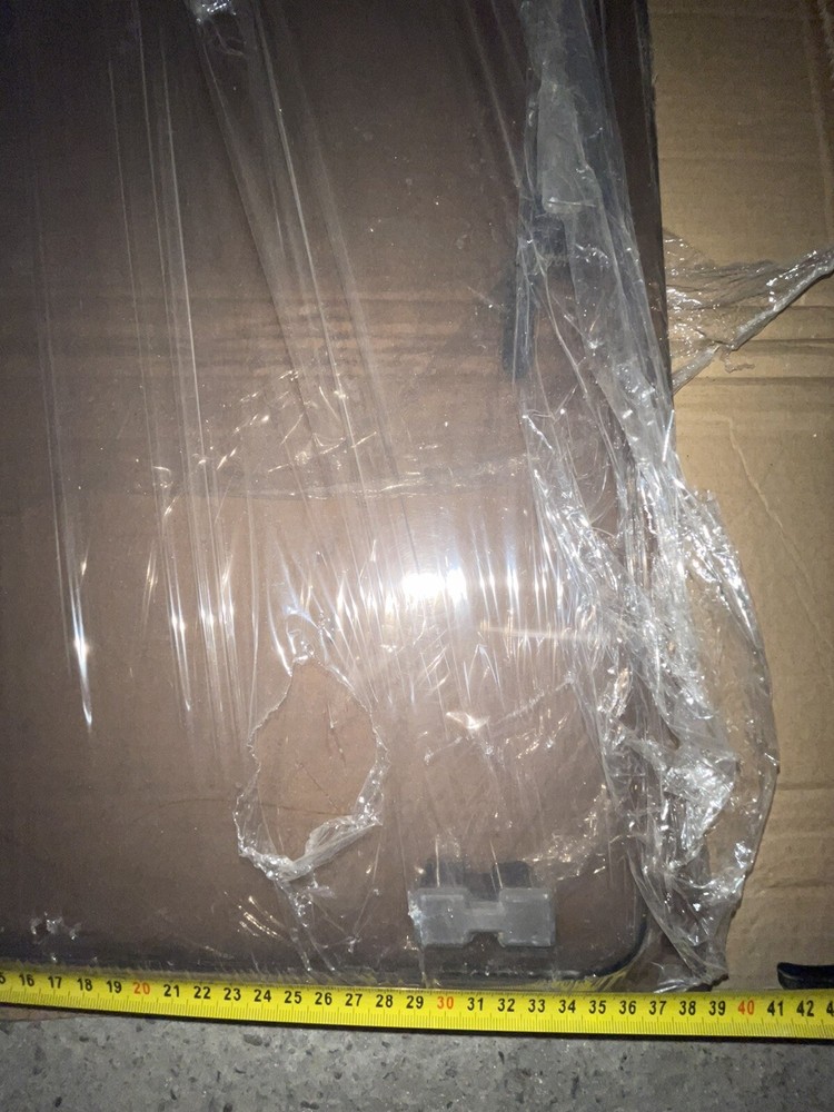 Folding Window Motorhome Length: 107.5cm Width: 38cm