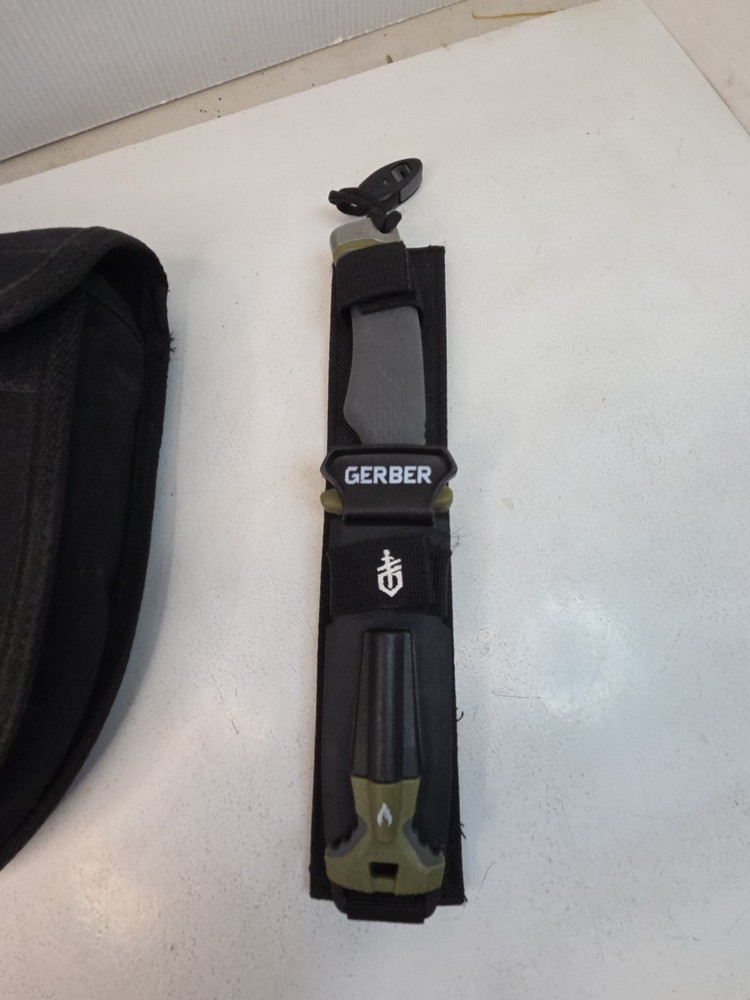 Gerber Knife Ultimate And 2000 Folding Shovel