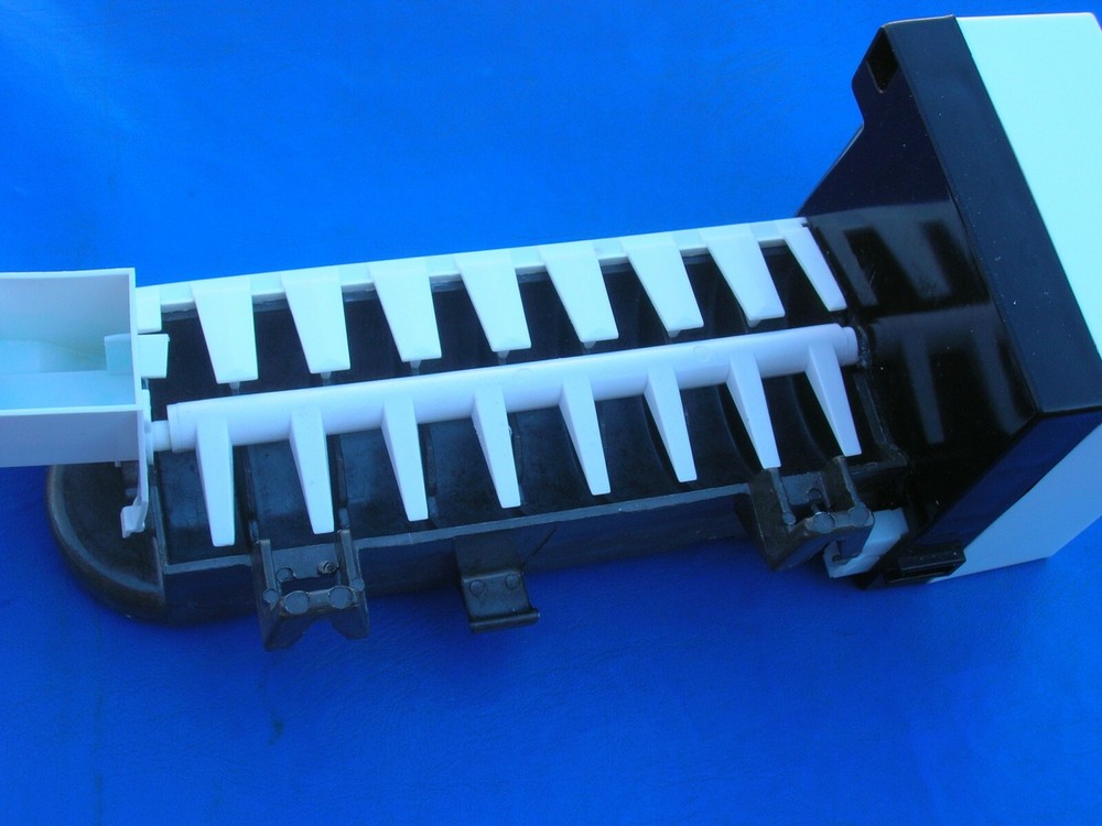 Frigidaire M1/SA8868 Crescent cube icemaker  "RECEIVES"  WH DIRECTLY into head