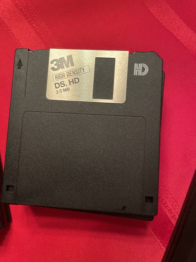 25 3.5" FLOPPY DISKS All Tested And Formated