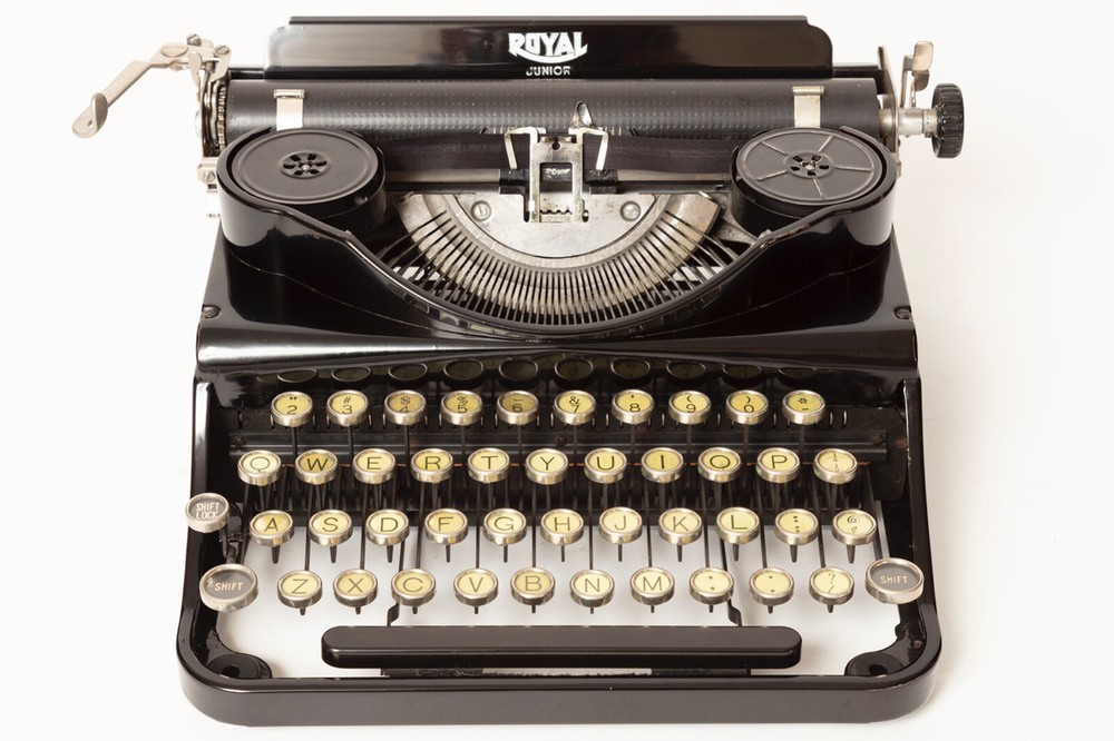 ROYAL JUNIOR "SIGNET" - portable typewriter - EXCELLENT