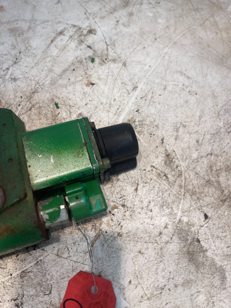 John Deere 7800 Tractor Hydraulic Control Valve 8506F