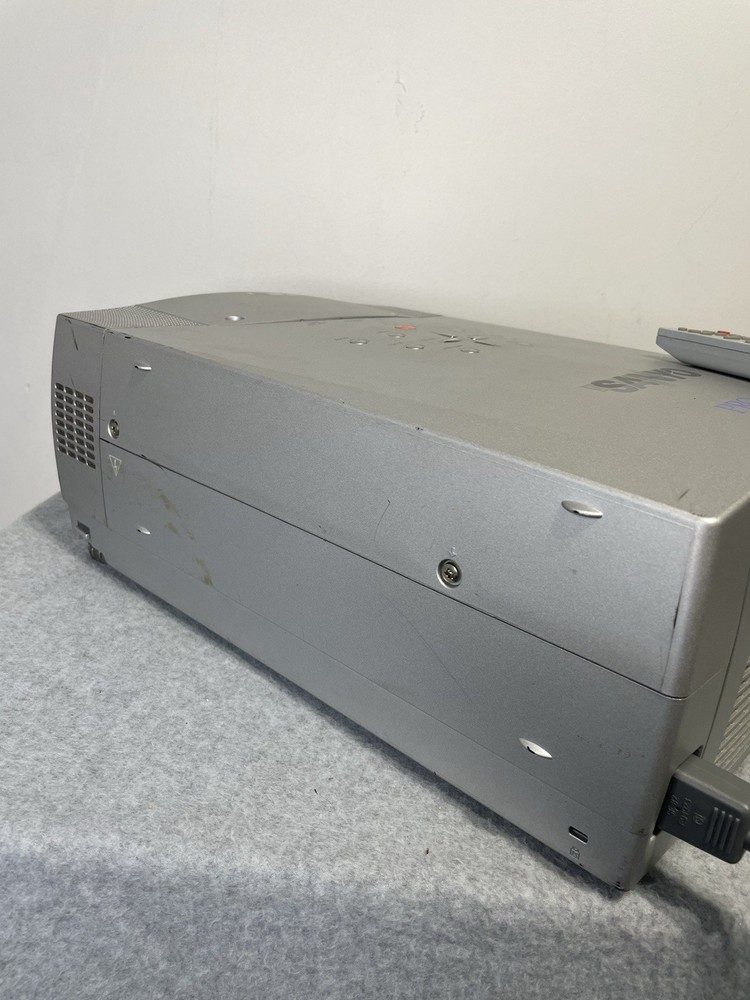 Sanyo PLC-XP45 Large Venue Presentation Projector - PRO xtraX Multiverse -TESTED