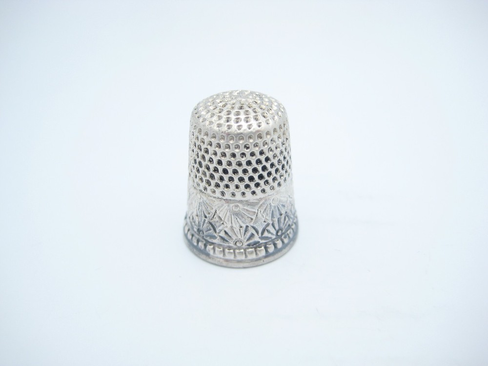 Antique Sterling Silver Sewing Thimble Fan Pattern Or Floral Design