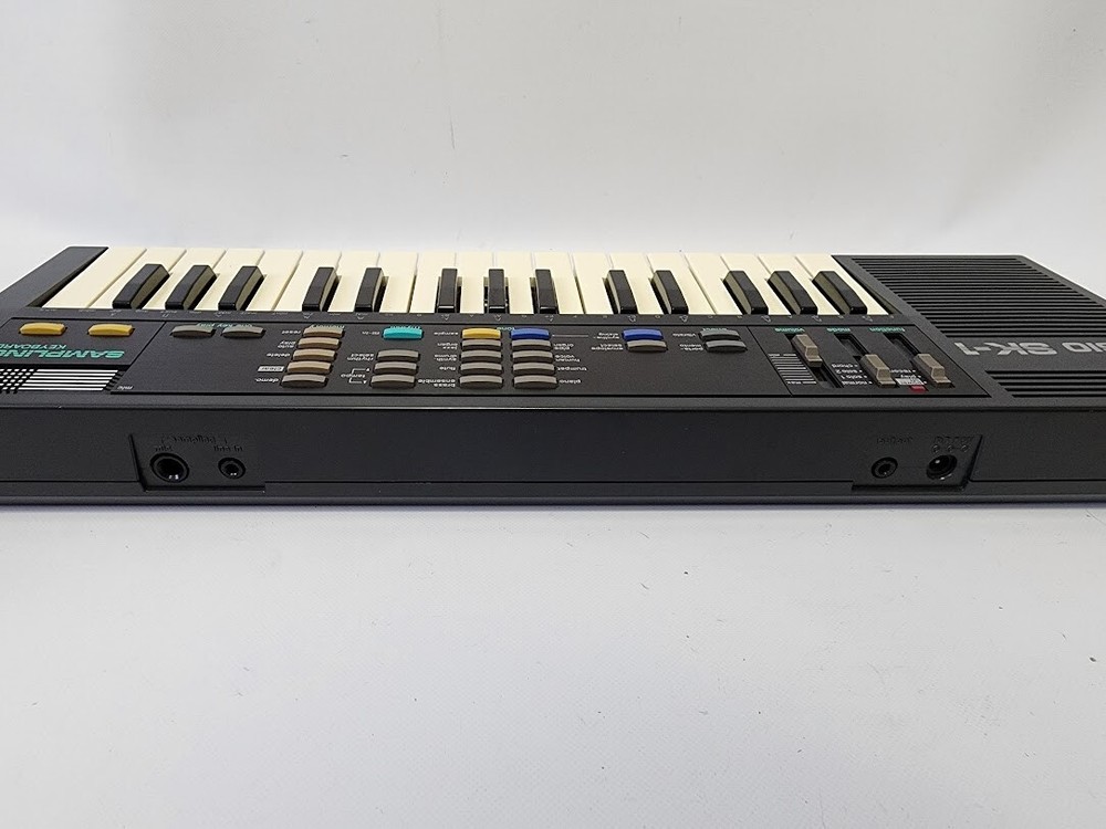 Casio SK-1 32-Key LoFi Sampling Keyboard Electronic Piano Digital Piano Black