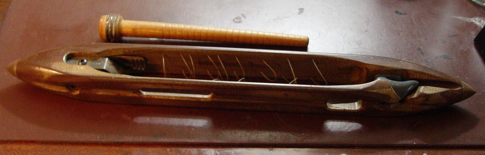 Textile Weaving Loom Boat Shuttle and 1 Bobbin