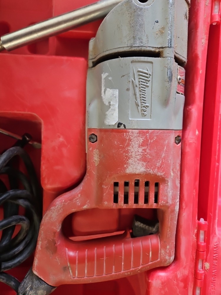 Milwaukee 1107-1 1/2in D-Handle Right Angle Drill Kit