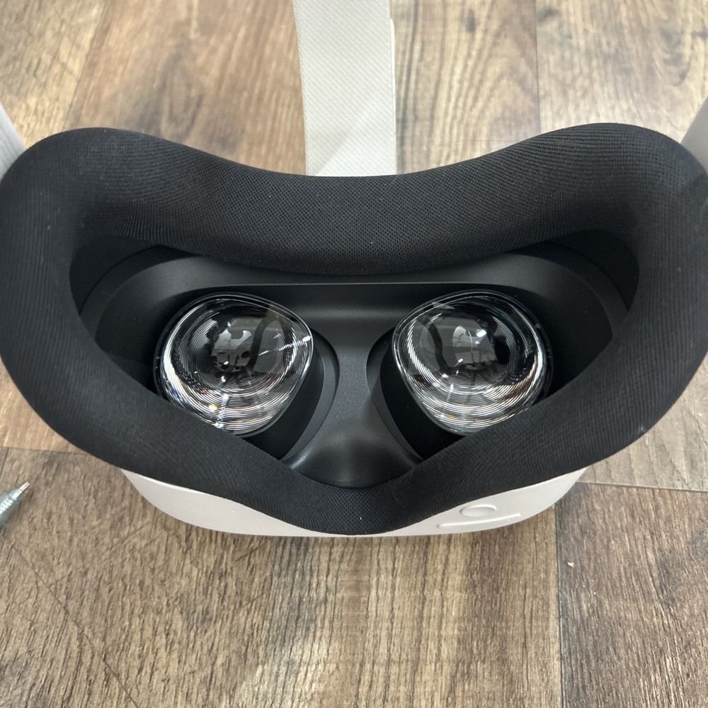 Meta Oculus Quest 3S - 128GB Headset ONLY