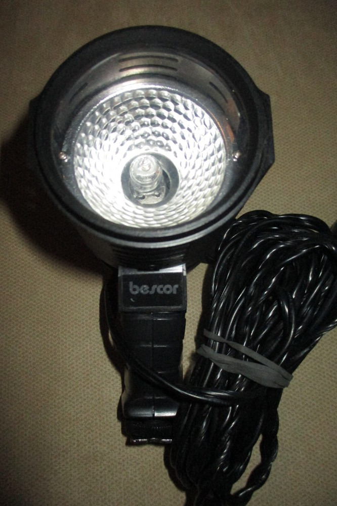 Bescor Camera Photo Shoot Light Top Mount & Adapter - Working, but needs bulb.