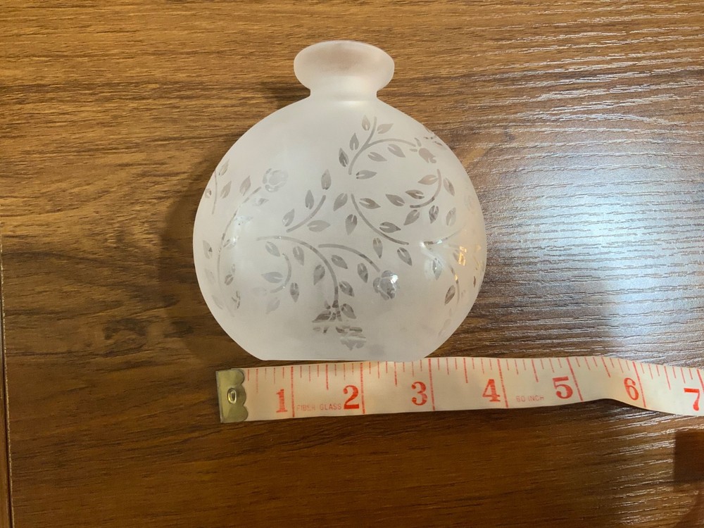 Vintage 1985 Royal Limited Crystal scent diffuser, missing cap, intricate vines