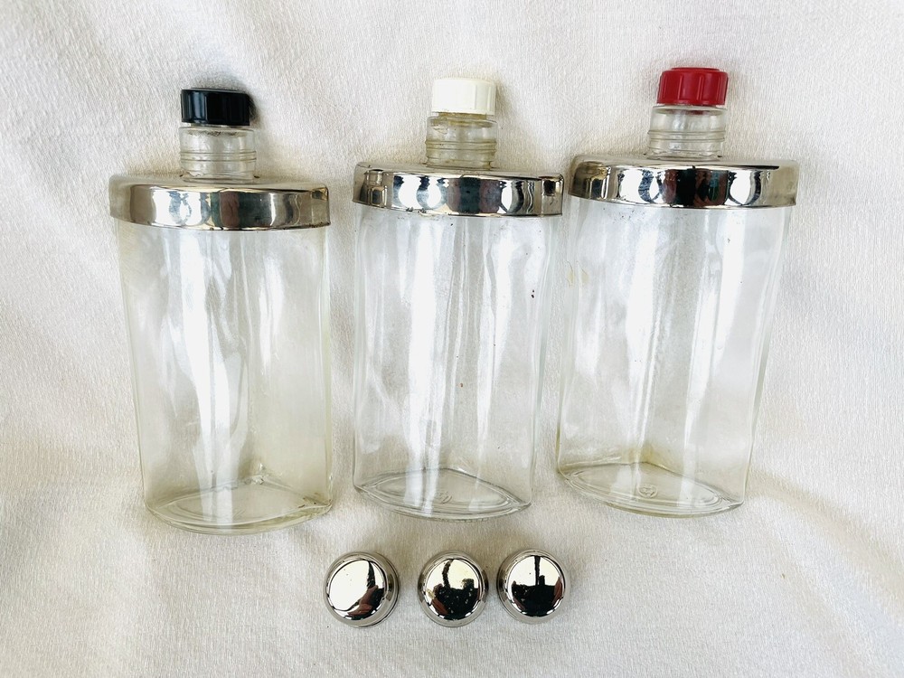 SPLENDID HUNTING STIRRUP CUP CASE WITH THREE SILVER PLATE MOUNTED FLASKS.