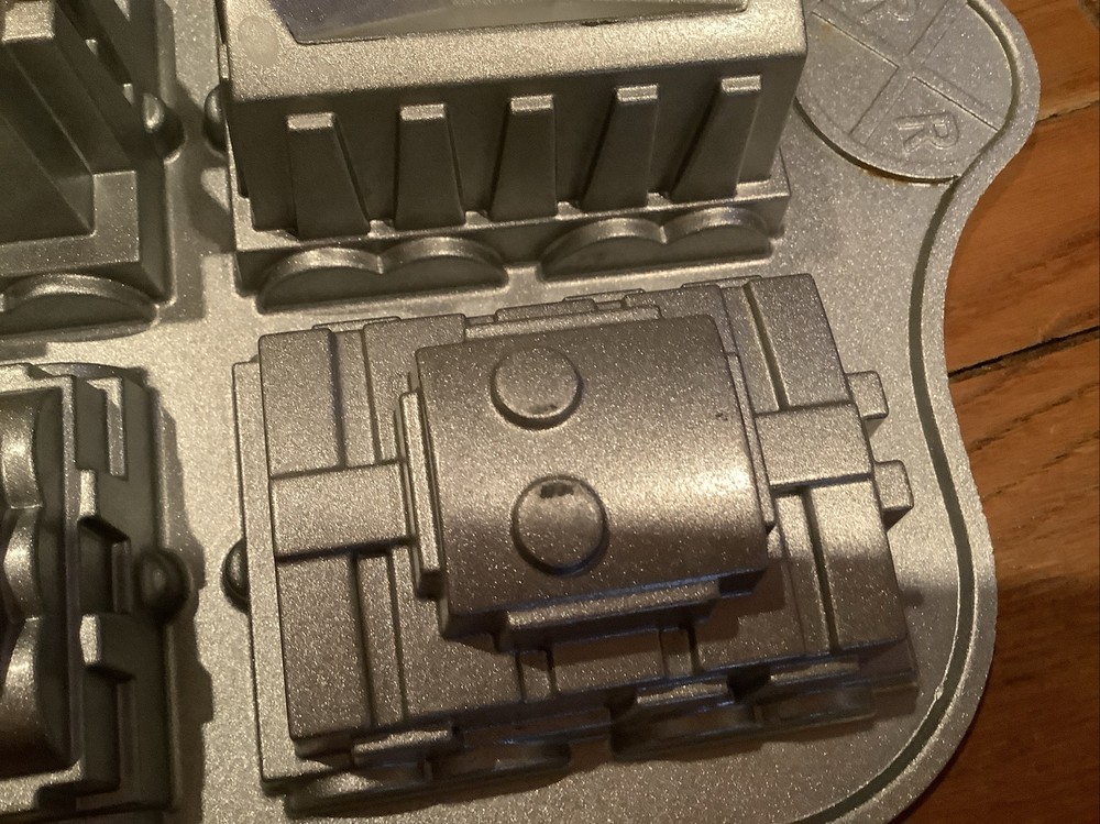 Nordic Ware*Train Set 3D Cake Pan Railroad*Cast Aluminum