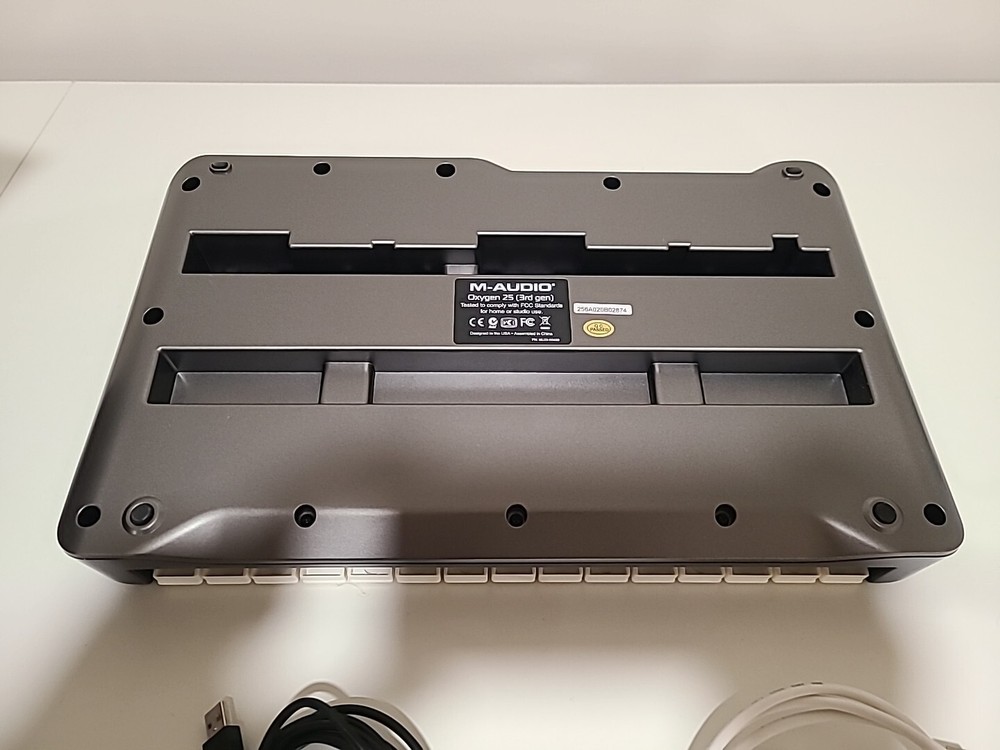 M-Audio Oxygen 25 3rd Gen 25-Key Keyboard Controller. A24