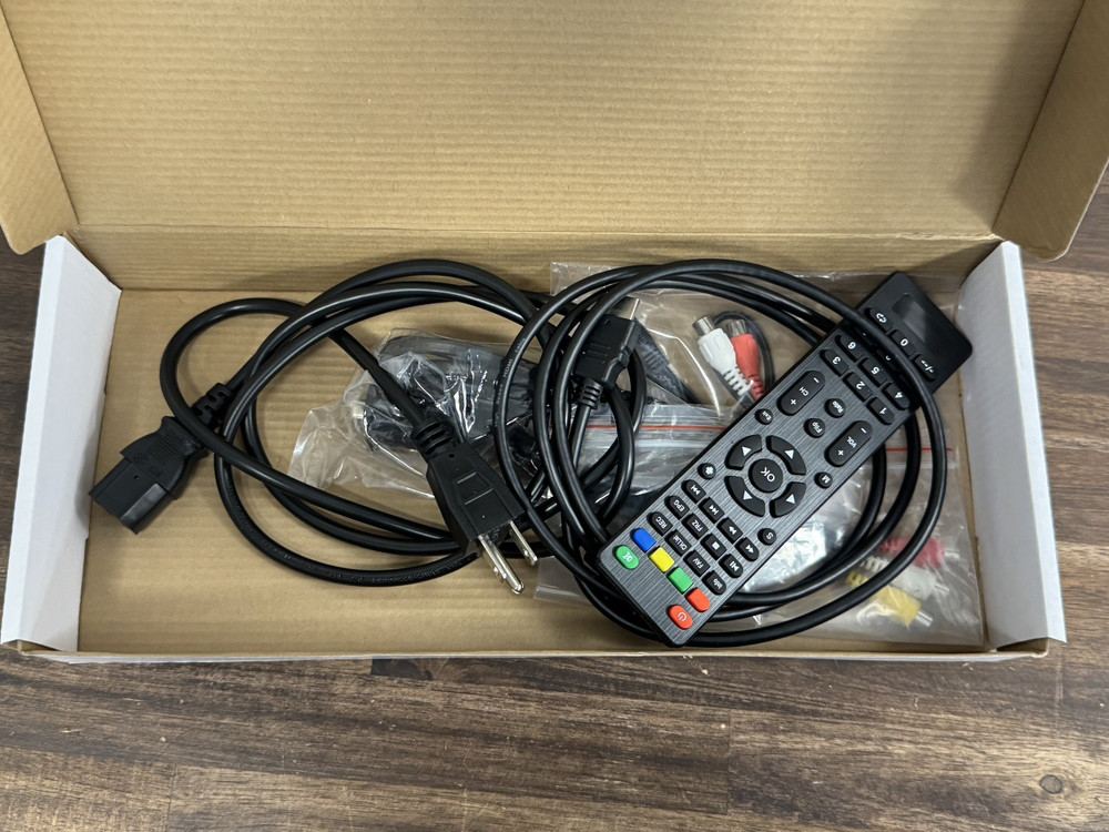 Caiwei projector - 1080P, 1600ANSI Brightness