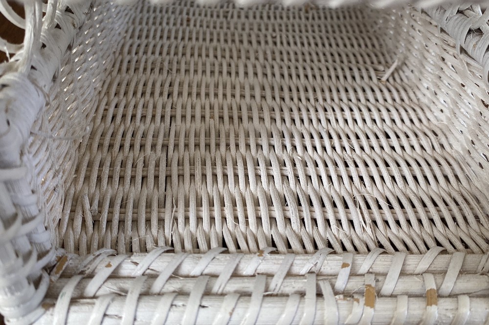 VINTAGE White Wicker Rectangular Tissue Box Holder Cover BOHO Shabby Chic Rustic