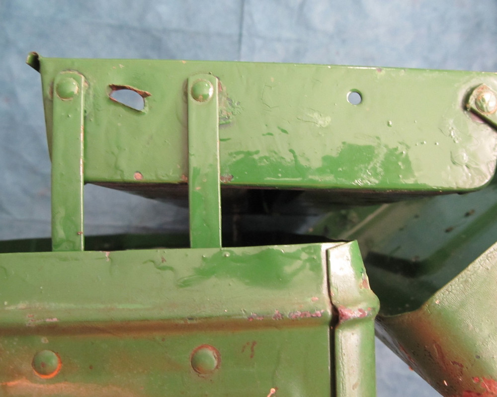 Vintage 1940's classic green small toolbox/tacklebox