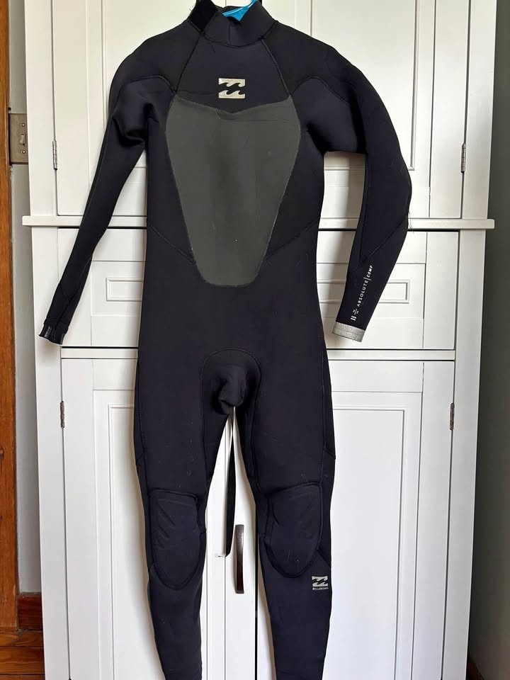 Billabong absolute comp Size Y10
