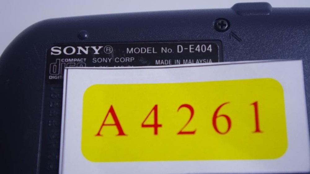 SONY D-E404 COMPACT DISC COMPACT PLAYER CD WALKMAN Silver Tested Used