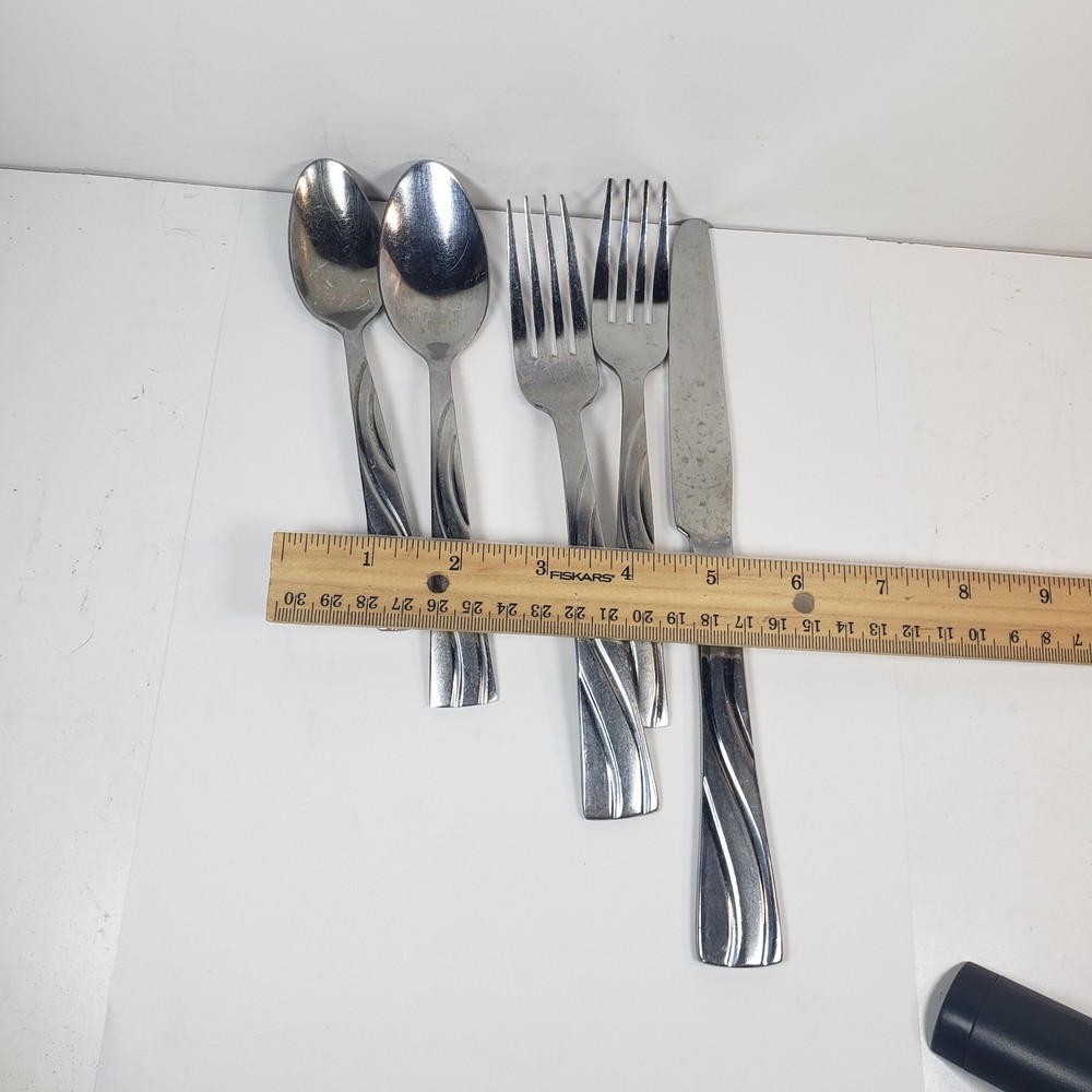 5 Piece Oneida Wind Dance Stainless Steel Flatware Service For 1