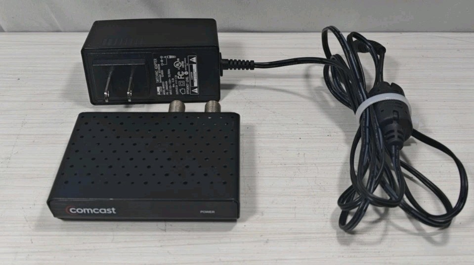 Xfinity Comcast Digital Transport Adapter DCI105COM1 with AC adapter
