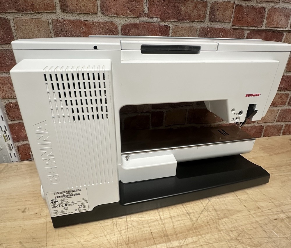 Bernina 820 Computerized Sewing Machine For Parts Only(read)