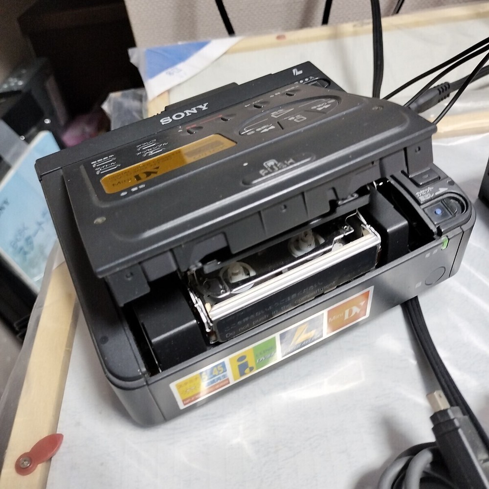 SONY GV-D300 Video-Walkman Cassette-Recoder Good