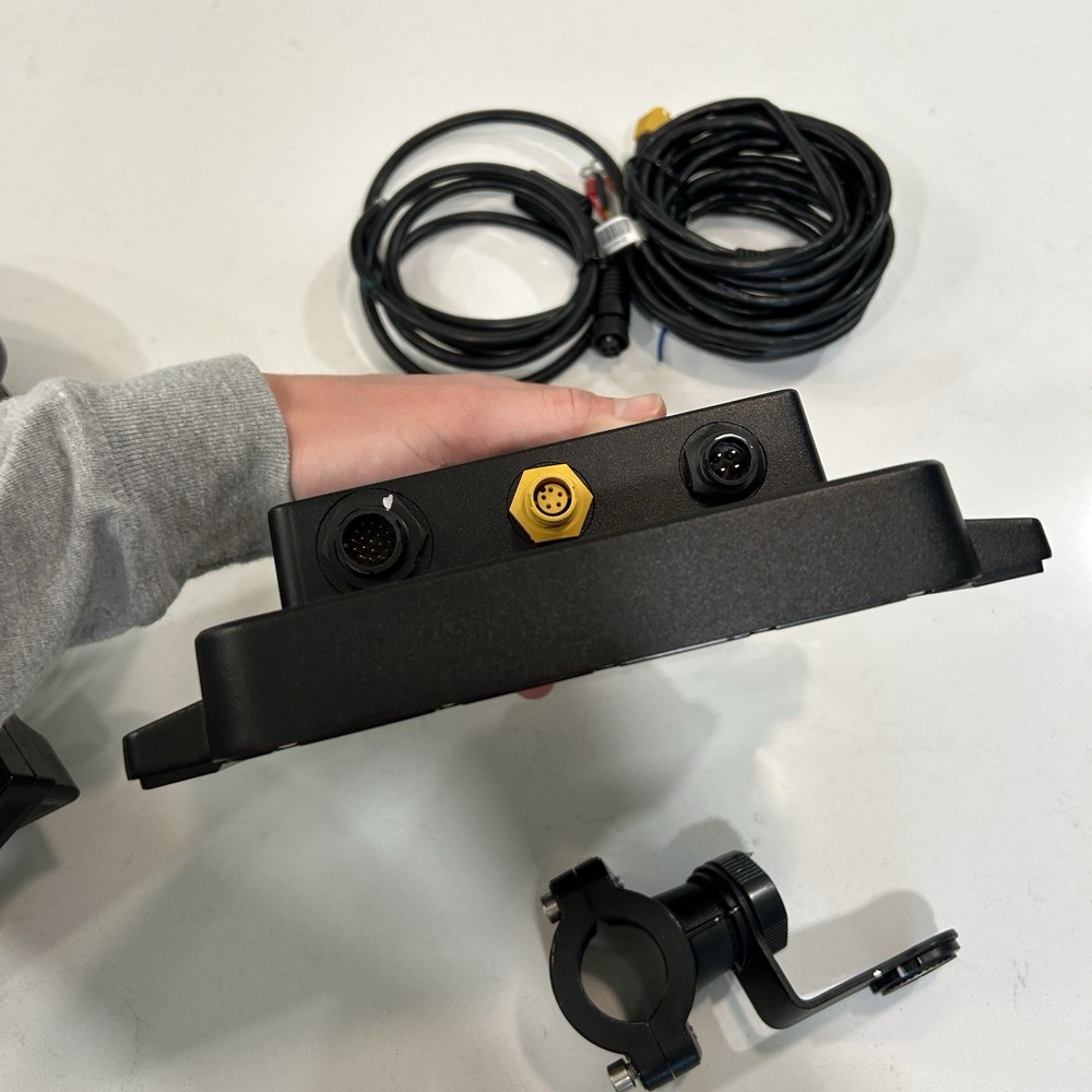 Lowrance Active Target 1 Sonar System Black Box And Transducer