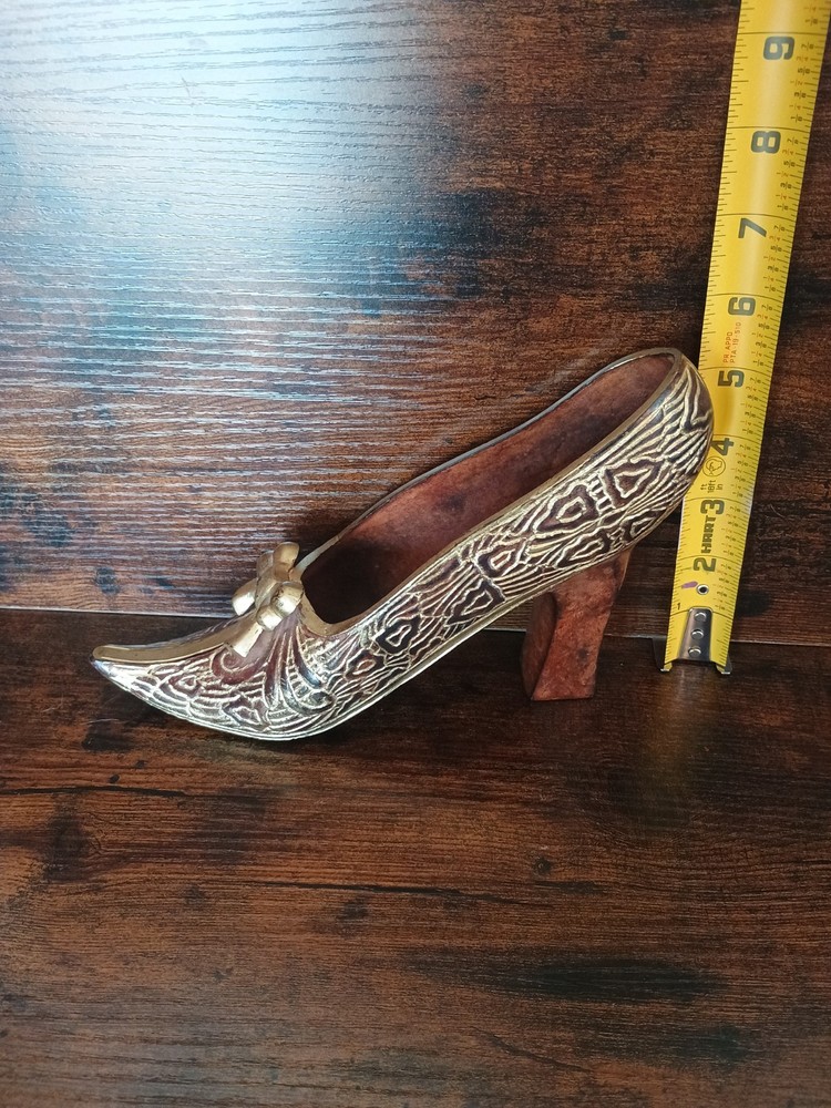 Antique cast metal pin cashing