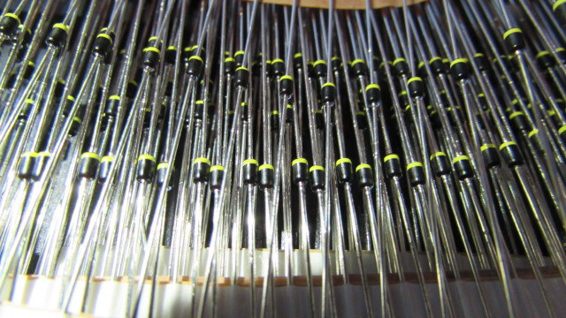 BB809 PHILIPS VHF Variable Capacitance Diode DO-34 (10 pieces) NOS Fast Ship USA