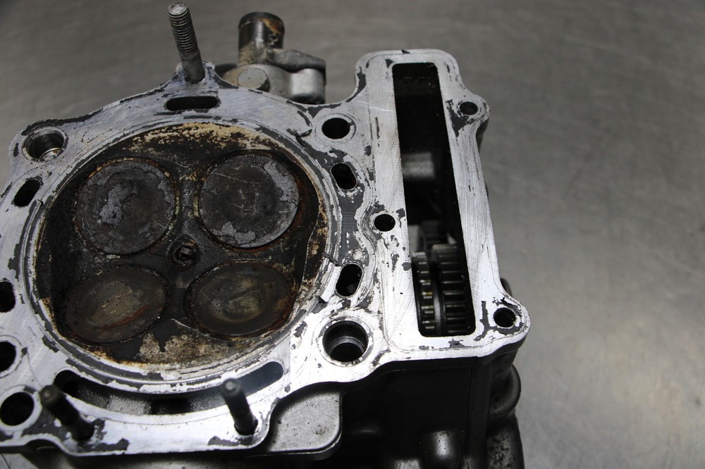 03-05 SUZUKI SV1000 Engine Motor Cylinder Head BOTTOM