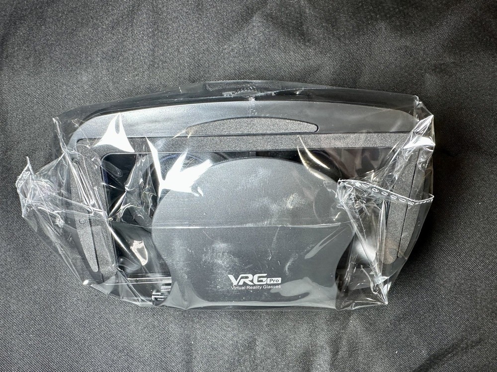 3D VR Headset for Smartphone – Virtual Reality Glasses with Controller