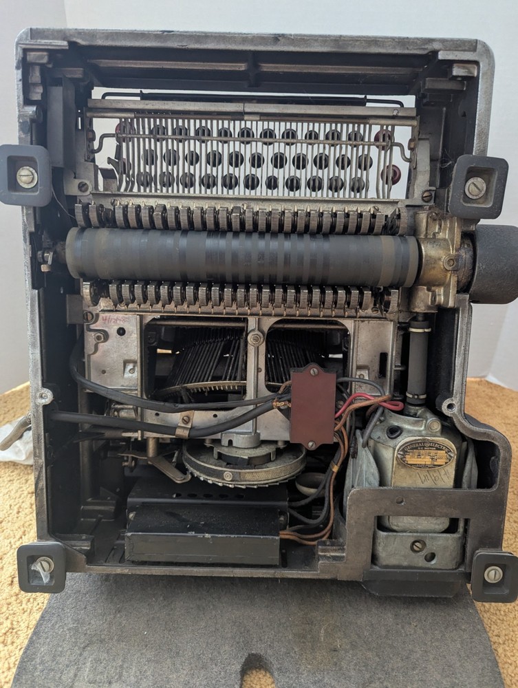 Electromatic Electric Typewriter Model A (1) ?- IBM - works Needs refurbishing