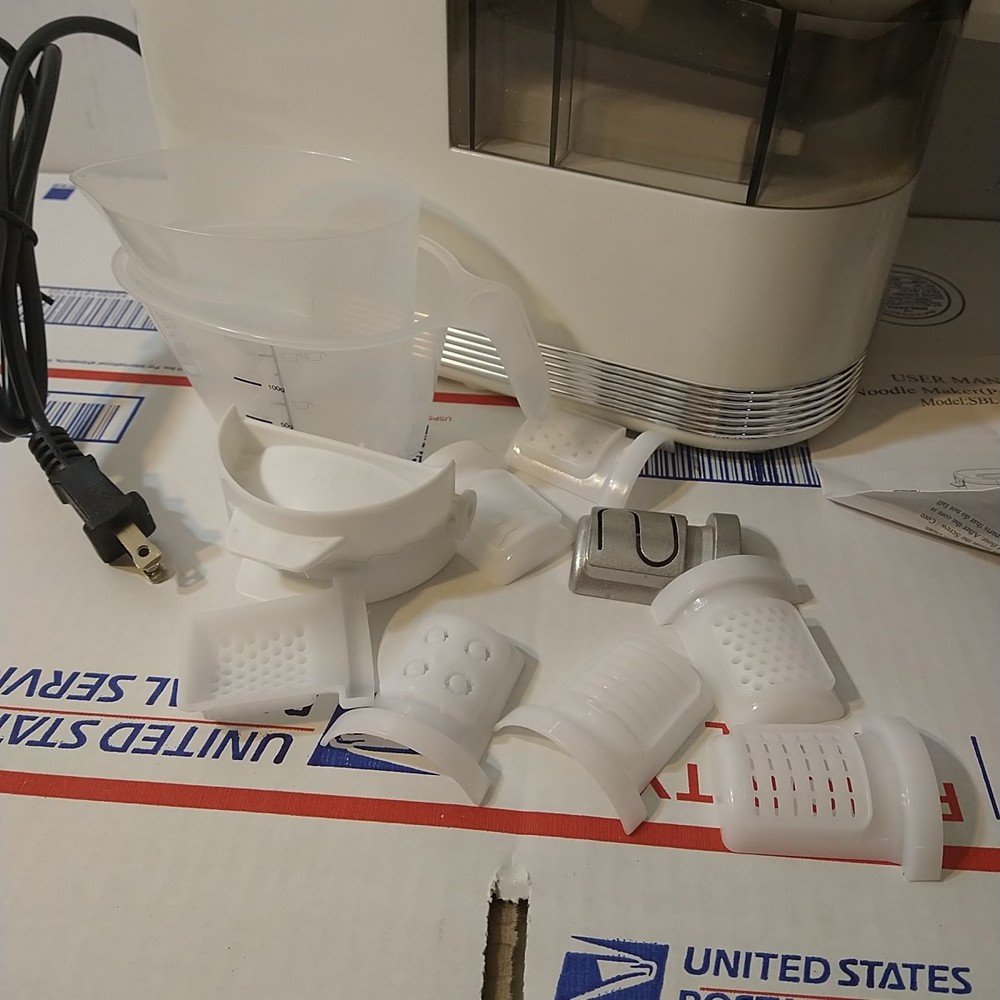 Electric Pasta Maker Automatic Noodle Making Machine with 9 Pasta Shape