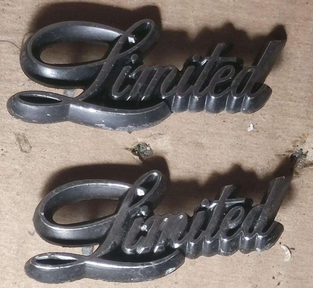 (2) BUICK REGAL LIMITED INTERIOR DOOR EMBLEMS 3071073 (5579}
