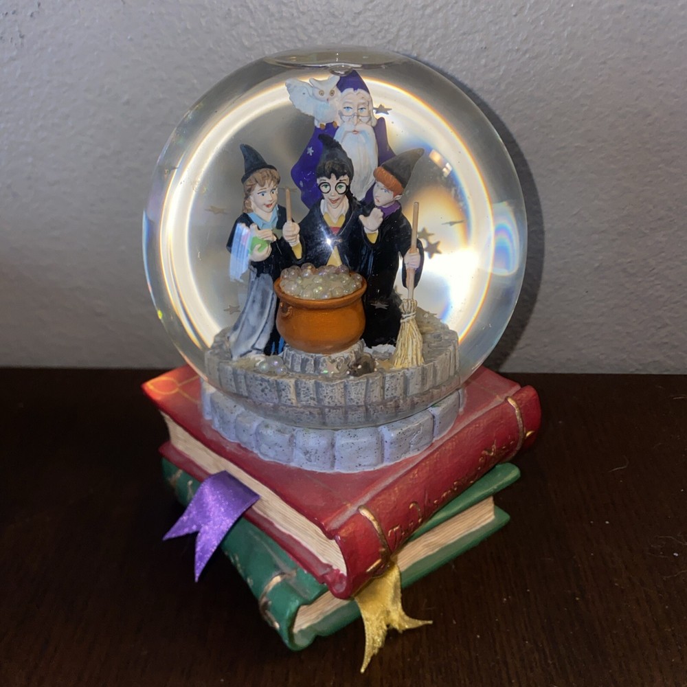 Harry Potter Snow Globe - 2000 Warner Brothers