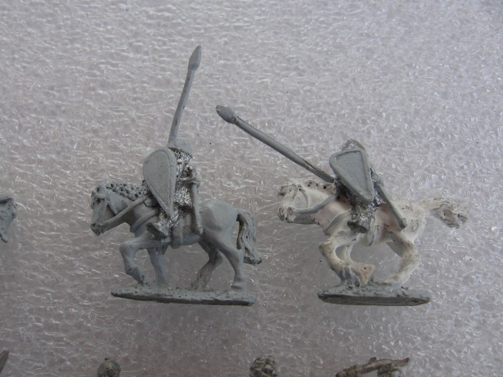 VINTAGE 15mm ANCIENT OR MEDIEVAL WARRIORS