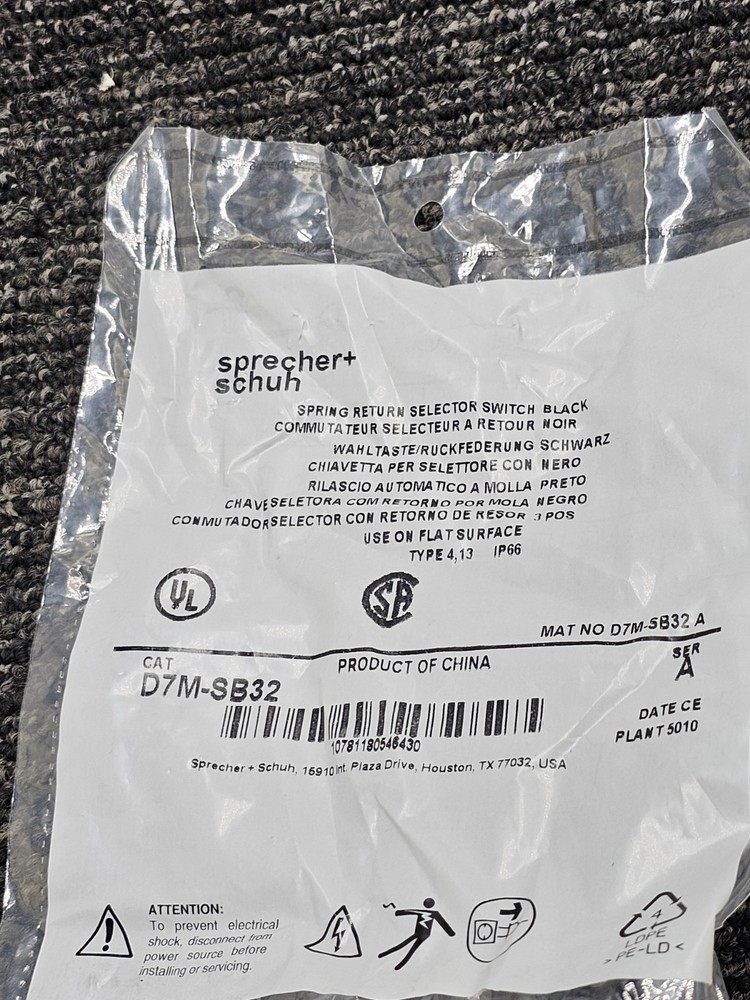 Sprecher & Schuh D7M-SB32 Spring Return Selector Switch Black Replacement