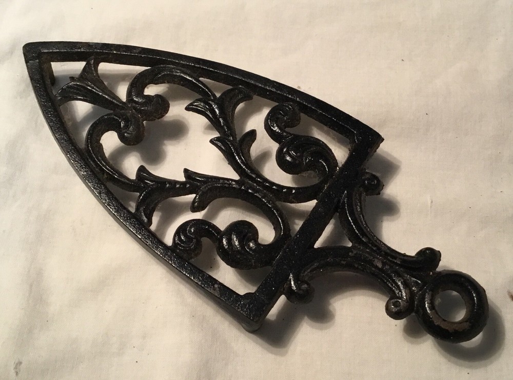 Vintage Cast Iron Trivet 8” Wilton